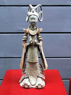 Dame de compagnie du premier type, mince