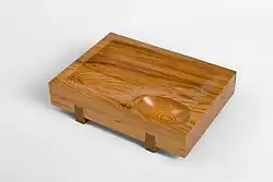 Image d'une assiette à sashimi en yakusugi