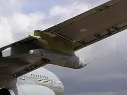 Une des nacelles de ravitaillement du Voyager britannique (Cobham 905E).