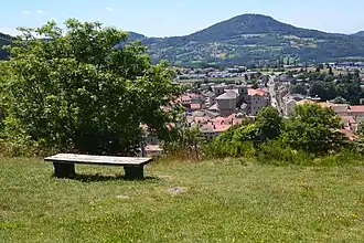 Le suc d'Ayme (au fond) depuis la colline de Saint-Roch (918&nbsp;m) à Yssingeaux.