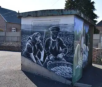 Evocation de la culture des endives activité importante de la commune.