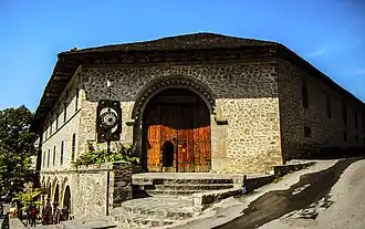 Le caravansérail du haut à Chaki. Construction du XVIIIe&nbsp;siècle. Photo septembre 2018.