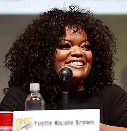 Yvette Nicole Brown dans le rôle de Shirley Bennett