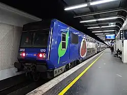 Z 20500 dans la gare souterraine, au niveau du RER D.