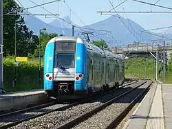 Z 24500 en livrée Auvergne-Rhône-Alpes partant en direction de Chambéry.