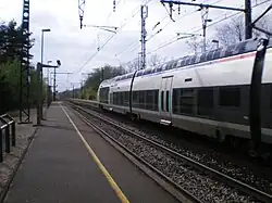 Z 27500 passant en gare de Thomery.