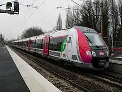 Une rame Z 50000 se dirige vers Paris.