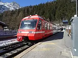 Z 800 à quai voie A assurant un TER pour Saint-Gervais-les-Bains-Le Fayet.