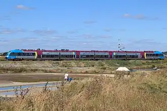 Rame ZGC des TER Pays de la Loire dans les marais salants du Pouliguen.