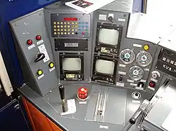 Écrans de contrôle dans la cabine d'une rame Z 20500.