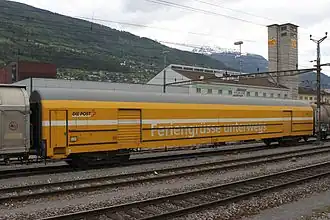 Ancien bureau postal ambulant français UIC de 1973 transformé en allège postale à Sion.
