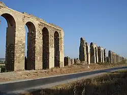 Exemple d'arches restaurées au XIIIe siècle.