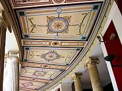 Plafond de la colonnade de l'atrium.