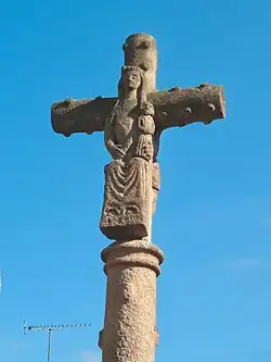 Le calvaire, face ouest avec la Vierge Marie.