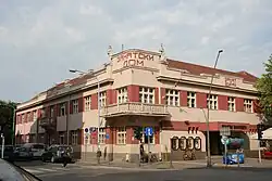 Description de cette image, également commentée ci-après