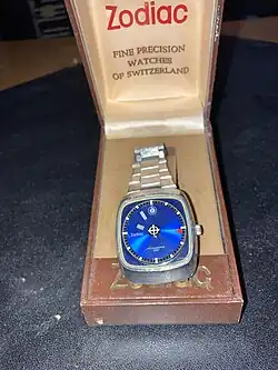 Montre bleue moderne des année 1970
