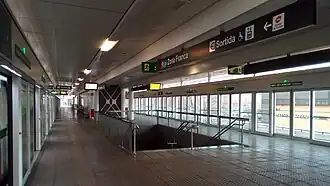 Quai central équipé de portes pallières sur la ligne 10