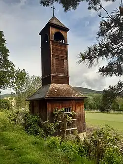 Tour-clocher en bois.