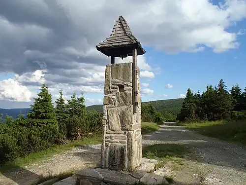 Clocher près du sommet du Šerák.