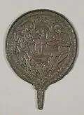 Miroir avec décoration en relief (460-440 av. J.-C.)