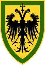 Blason doré, à la bordure verte, avec un aigle bicéphale surmonté d'une moucheture d'hermine.
