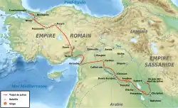 Carte géographique montrant le trajet de l'empereur romain Julien entre Constantinople au nord ouest dans l'Empire romain jusqu'au lieu de sa mort dans le sud-est dans l'Empire sassanide.