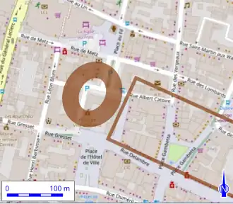 L'amphithéâtre (à gauche) et le forum (à droite) sur un plan moderne.