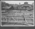 Préparation des pièces de l'échafauadage en bois à la Reitschule