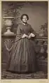 Johanna Spyri vers 1870-1879 (entre 40 et 50 ans), photographiée par Johannes Ganz, Bibliothèque centrale de Zurich.
